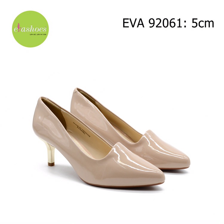Giày công sở da bóng EVA92061 thiết kế ôm chân, kiểu dáng trẻ trung, thanh lịch.